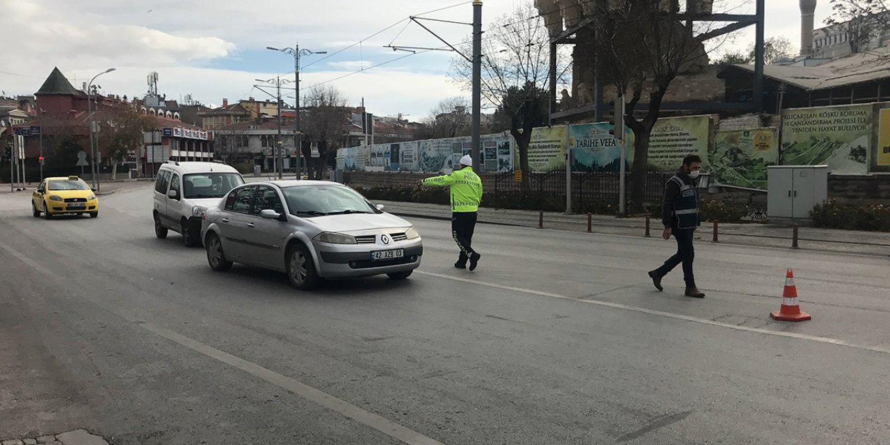 Sokak yasağında ikinci hafta sonu! Konya polisinden kısıtlama denetimi