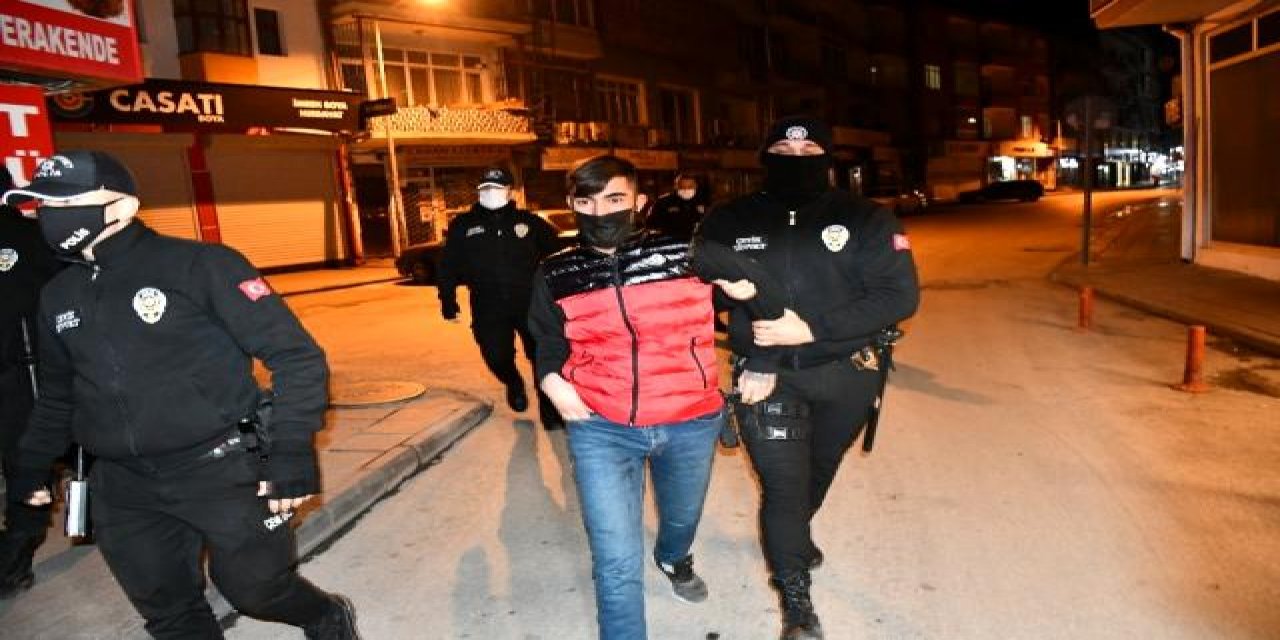 Kısıtlamaya uymayan genç polise yakalandı! Efsane filmin repliğiyle ekiplerle alay etti