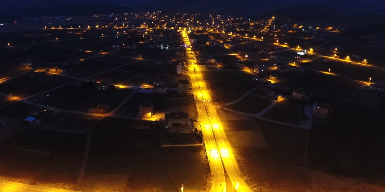 Güneysınır’ın o caddesi aydınlandı