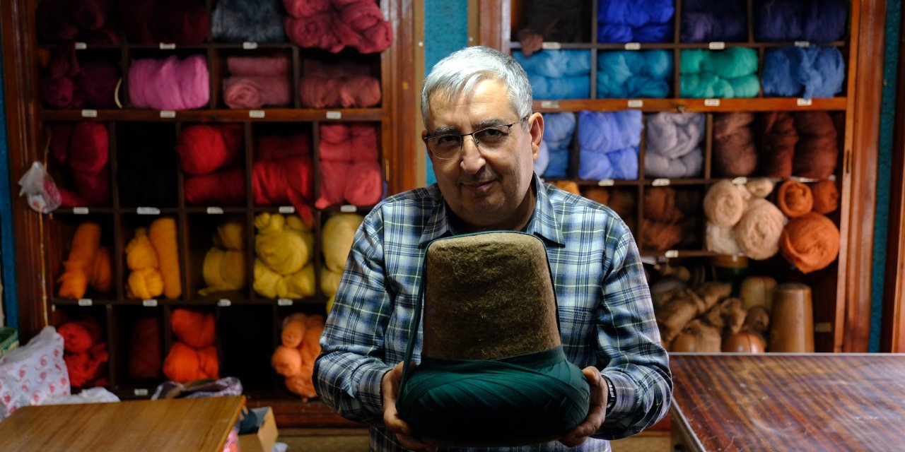 Konya'da 44 yıllık semazen, aynı zamanda dede mesleğini de sürdürüyor