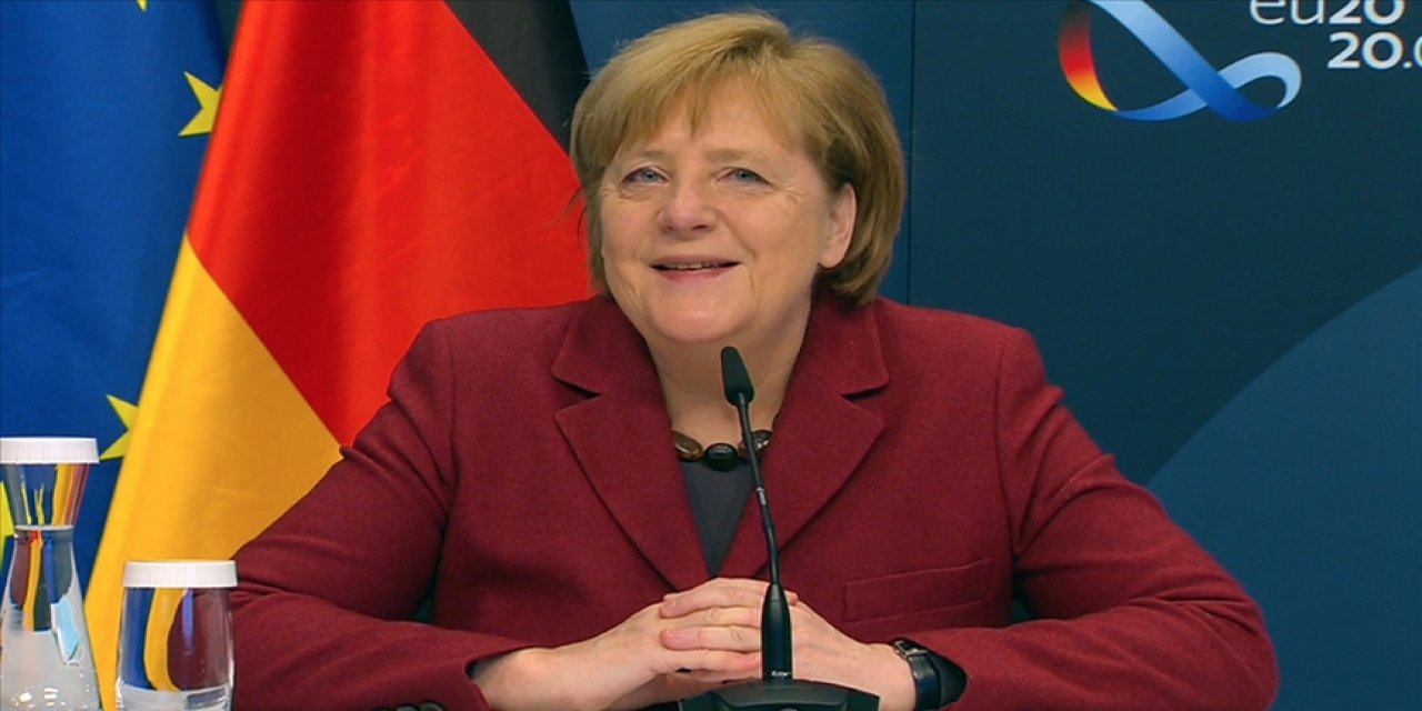 Merkel Kovid-19 aşısını geliştiren Türk doktorlarla görüştü: Sizinle gurur duyuyoruz