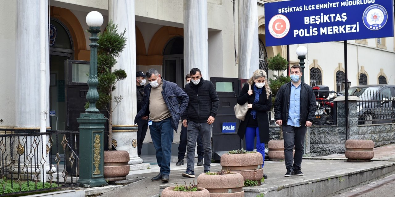 Asgari ücretle çalışan temizlik işçisi yolda bulduğu 270 bin dolarlık çeki polise teslim etti