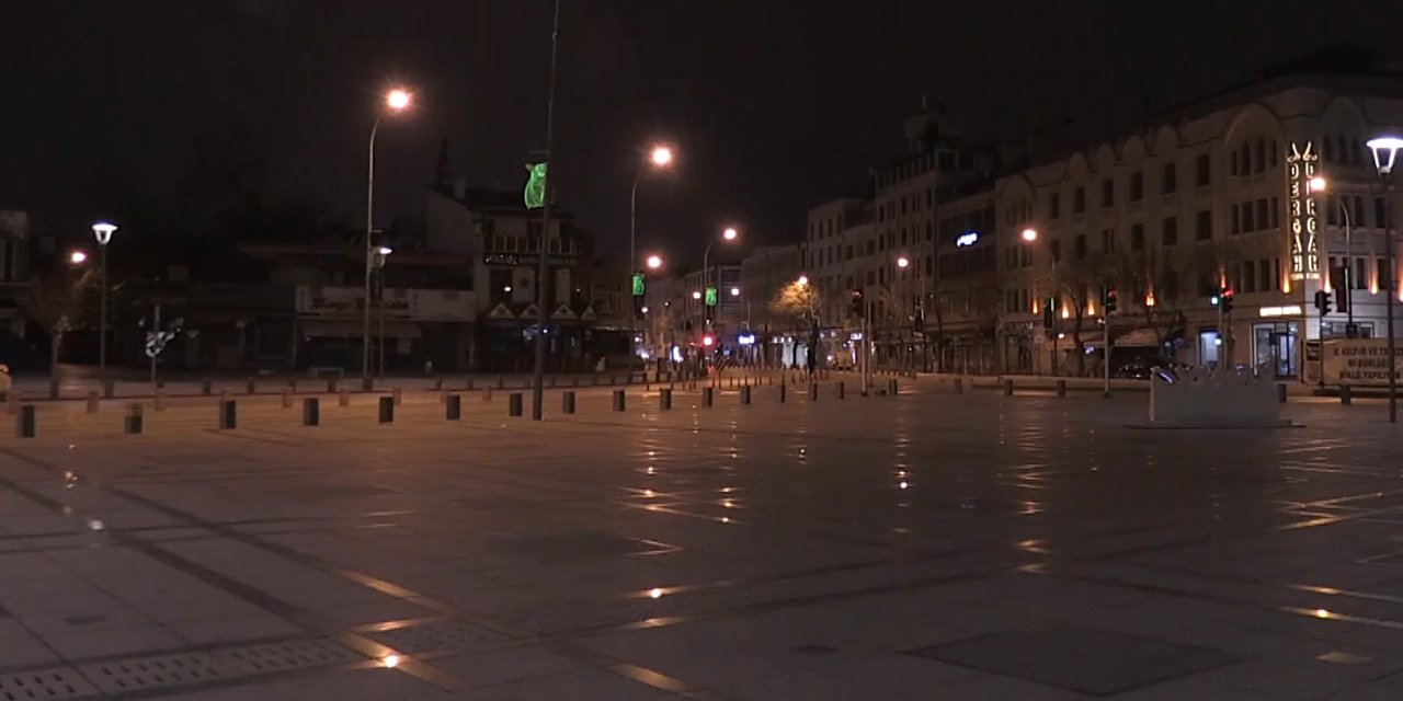 Konya'da cadde, meydan ve sokaklar sessizliğe büründü