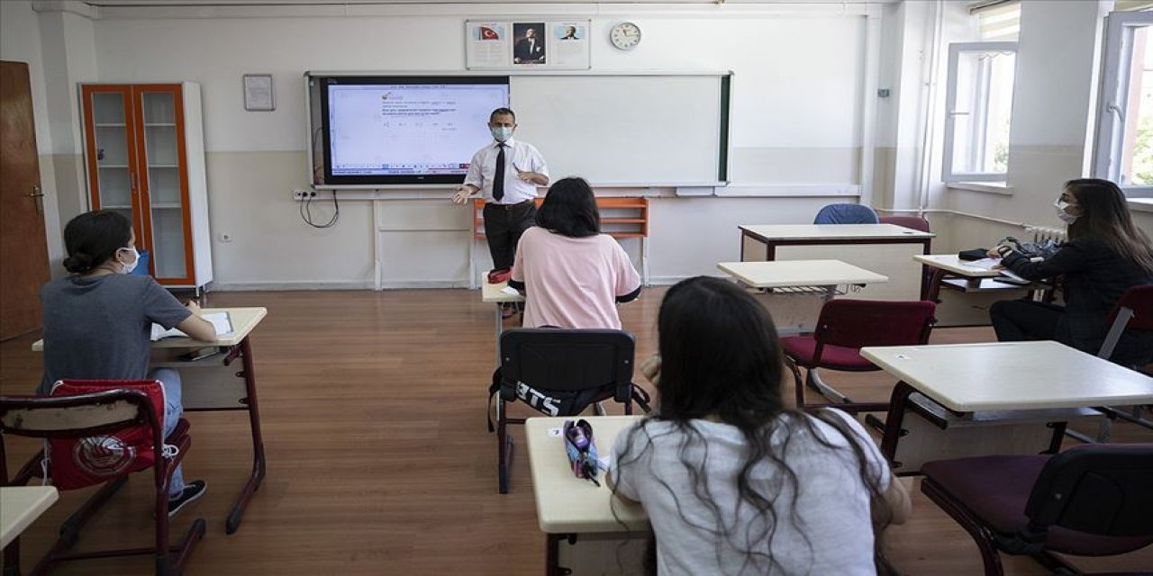 Yüz yüze eğitim ne zaman başlayacak? Bilim kurulu üyesinden açıklama