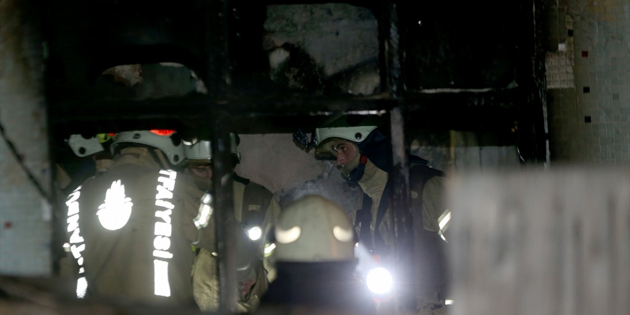 Alevlerin sardığı kattaki iki kişiden biri hayatını kaybetti