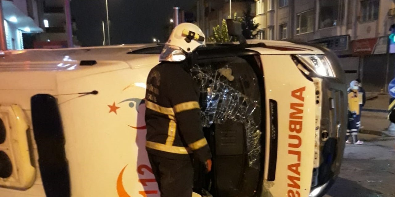 Hasta almaya giden ambulans kaza yaptı: 4 yaralı