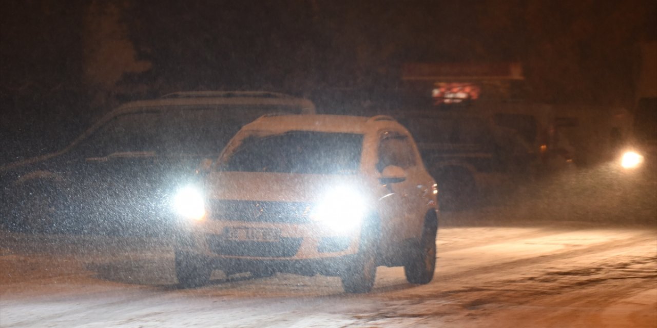 Kar yağışı etkili oluyor! Şehirler beyaza büründü