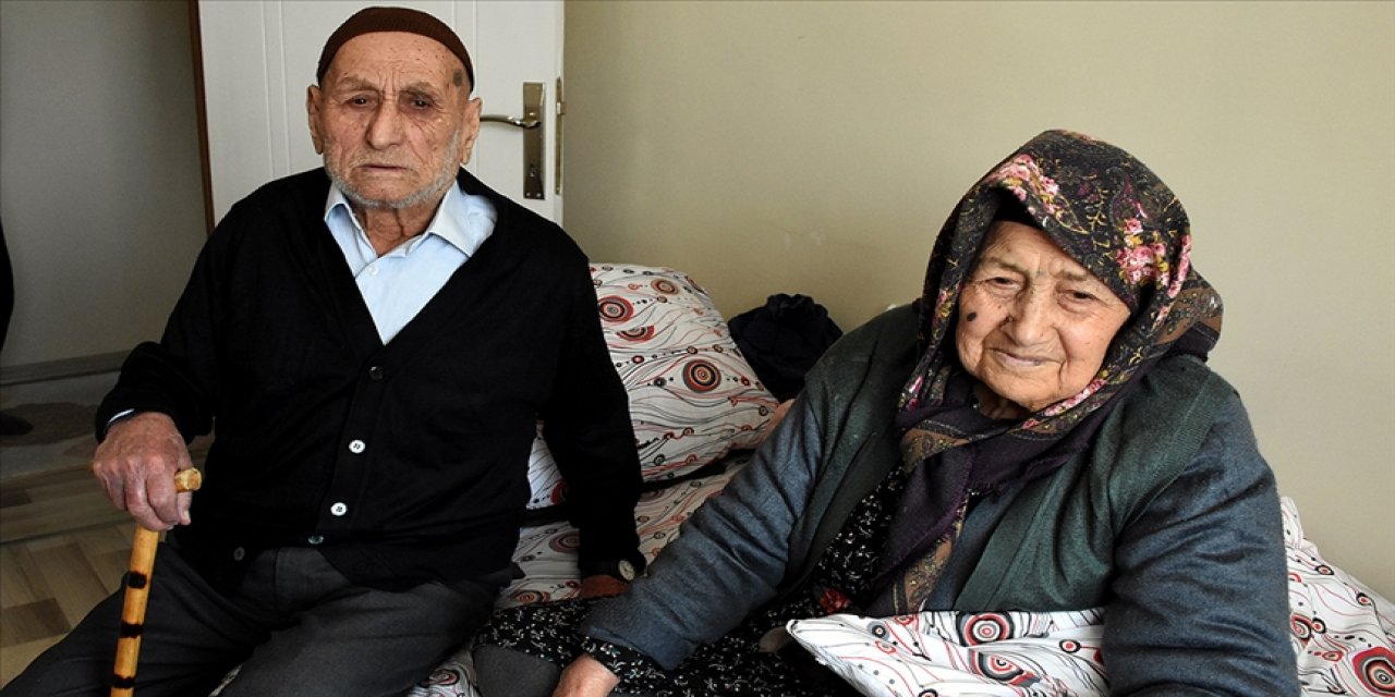 Asırlık çift hastalıktan habersiz Kovid-19'u evlerinde yendi