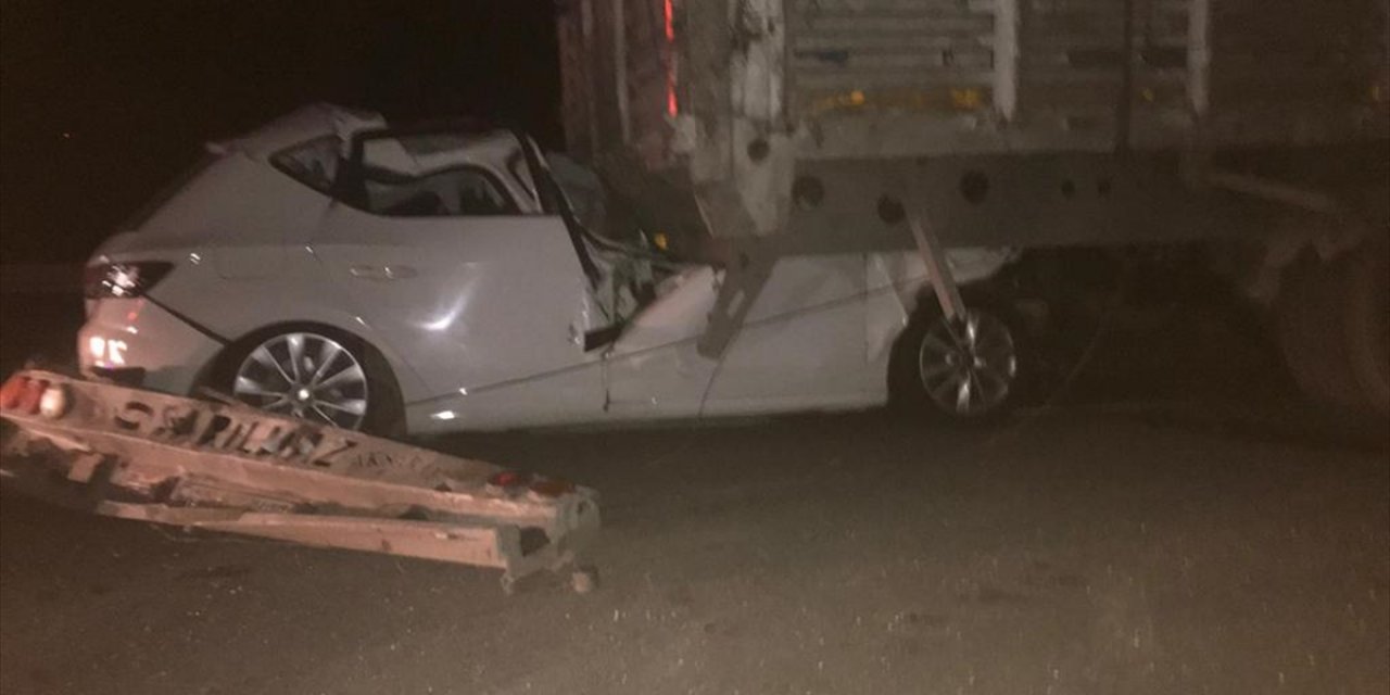 Otomobil tıra arkadan çarpttı! Sürücü hayatını kaybetti