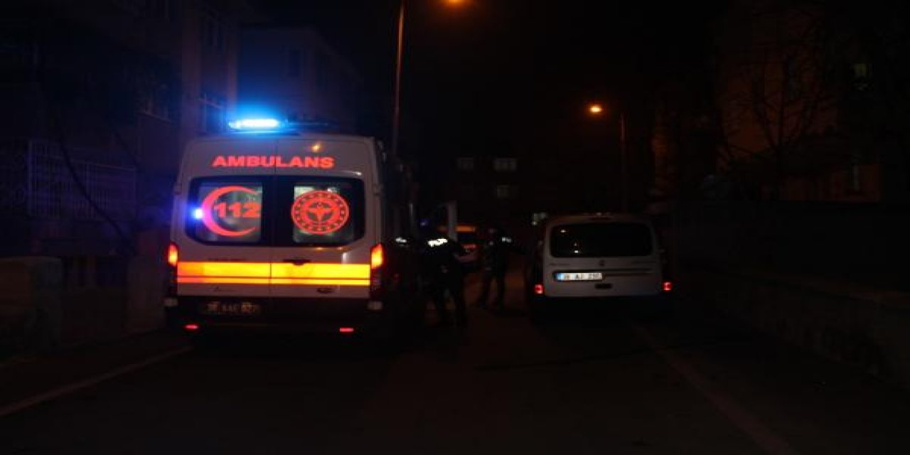 Husumetlisiyle kavga ederken kazara tabancayla kendini vurdu