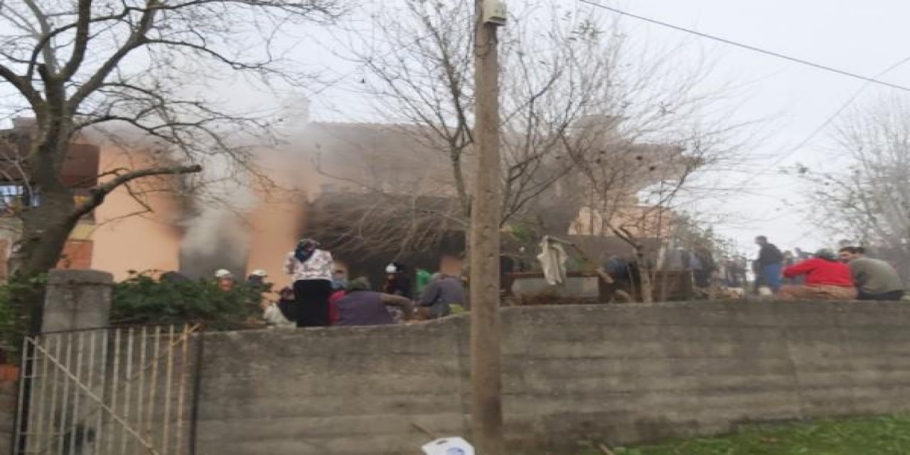 Kalorifer kazanı yakılırken yangın çıktı; anne ve oğlu yaralandı, 3 inek telef oldu