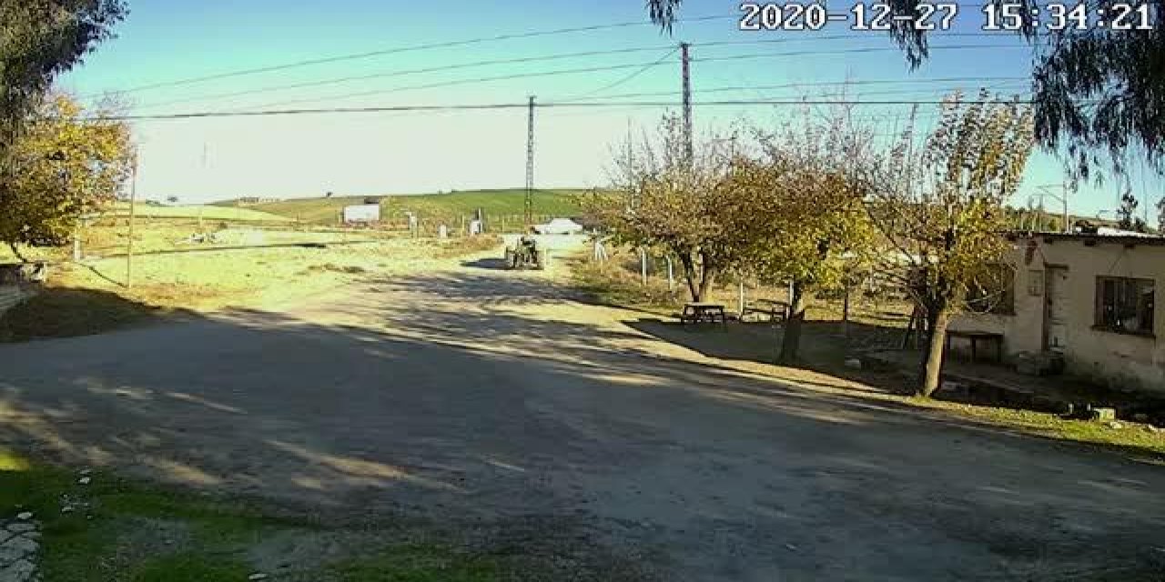 Eski muhtar traktörüyle ölüme böyle gitti! Hemzemin geçitteki kaza anı kamerada