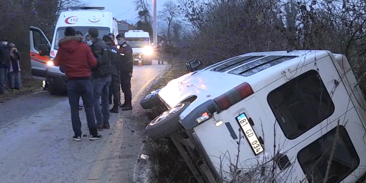 Tekstil işçilerini taşıyan servis devrildi: 9 yaralı