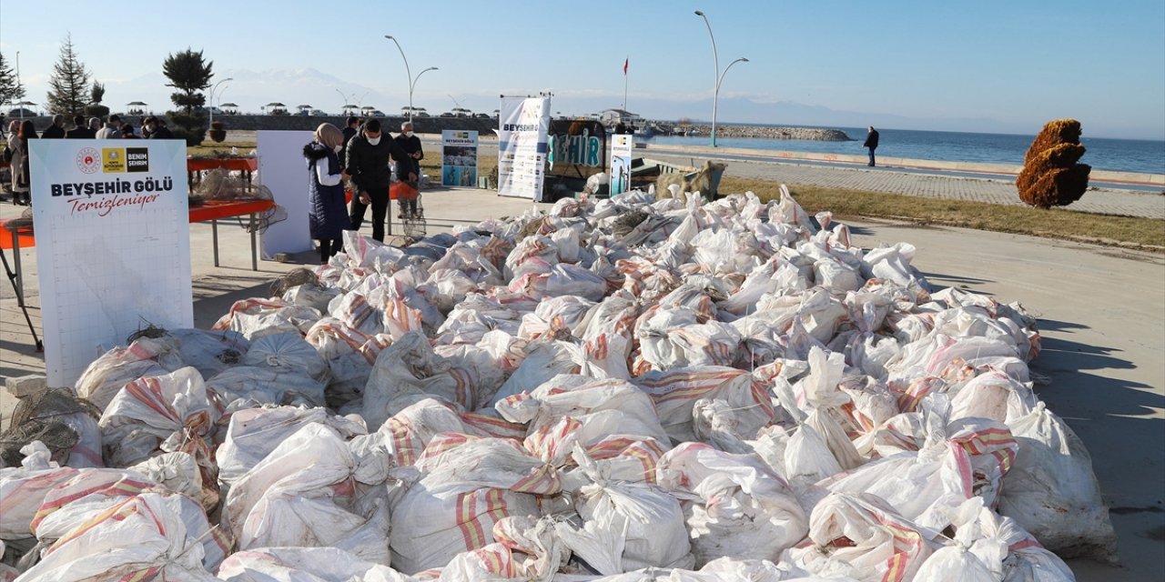 Hepsi Beyşehir Gölü'nden çıktı! Farkındalık için kıyıda sergilendi