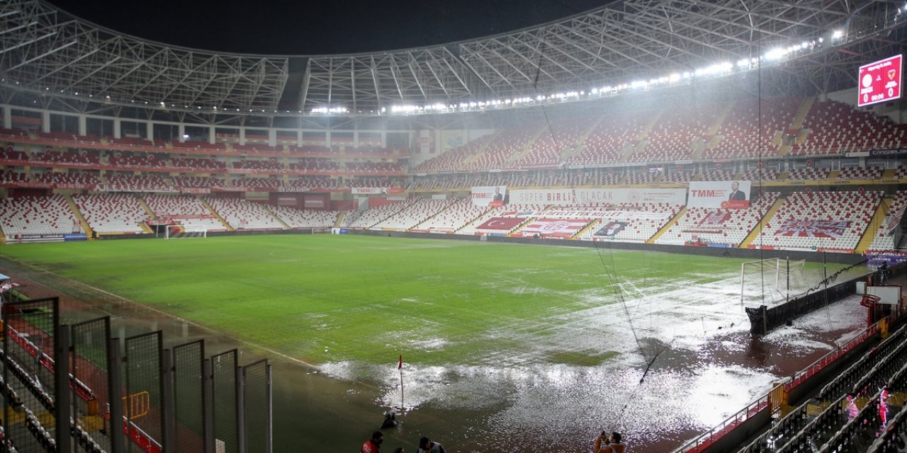 Süper Lig'de bir maça yoğun yağış nedeniyle erteleme