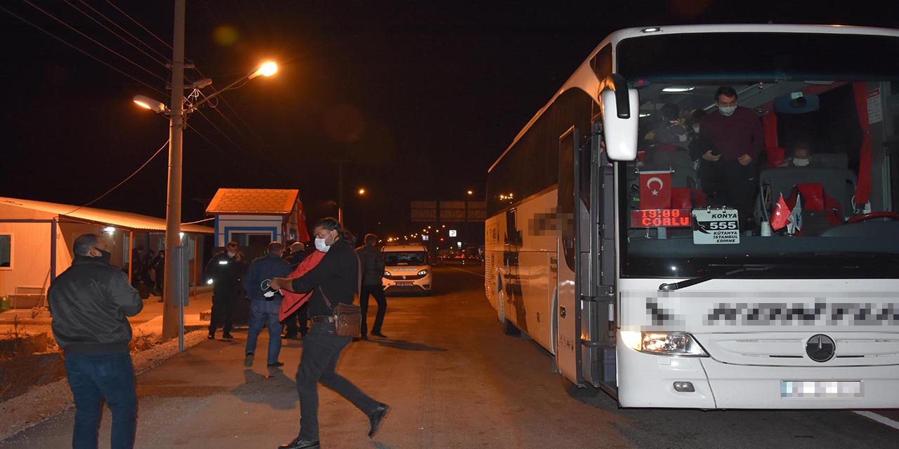 Konya’dan Tekirdağ’a giden yolcu otobüsünün bagajından 6 kaçak göçmen çıktı