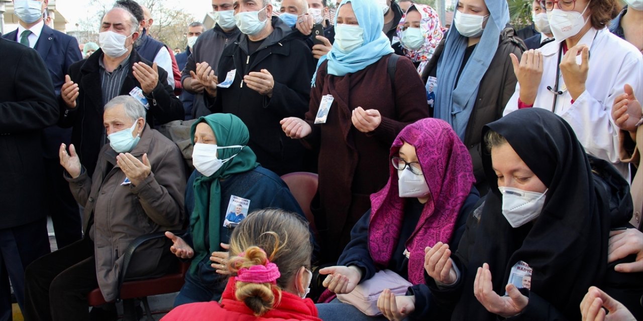 Kovid-19 nedeniyle 52 yaşında hayatını kaybeden doktora gözyaşları arasında veda