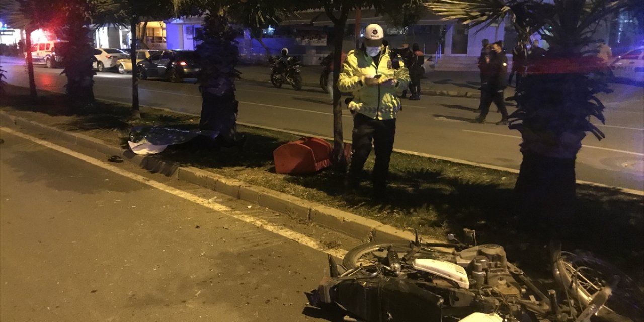 Restoran çalışanı iki genç mesai çıkışı kaza yaptı: 1 ölü, 2 yaralı