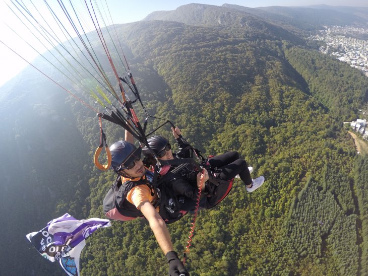 Eşinden şiddet gören kadın boşanınca 'Uçacağım' demişti: Paraşütle atladı