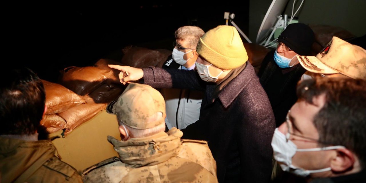 İçişleri Bakanı Soylu, yeni yıla Belbuka kalekol üs bölgesindeki askerlerle girdi