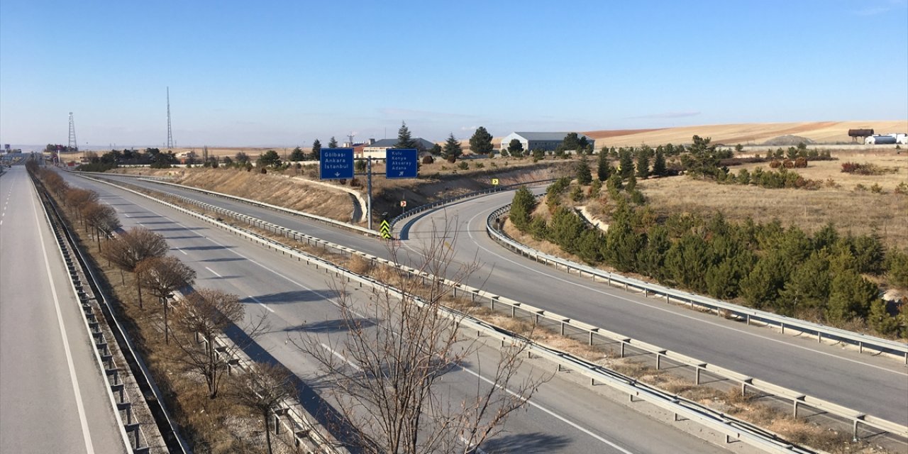 Yollar bomboş! Her saat yüzlerce aracın kullandığı Konya'daki geçiş güzergahı sessiz kaldı