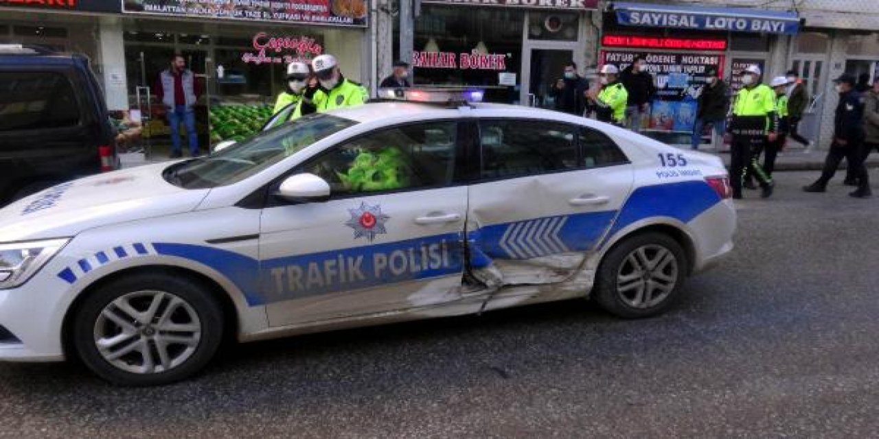 İhbara uymayıp kaçtılar, polis aracına çarpınca durdular! Sebebi araçta yapılan aramada ortaya çıktı