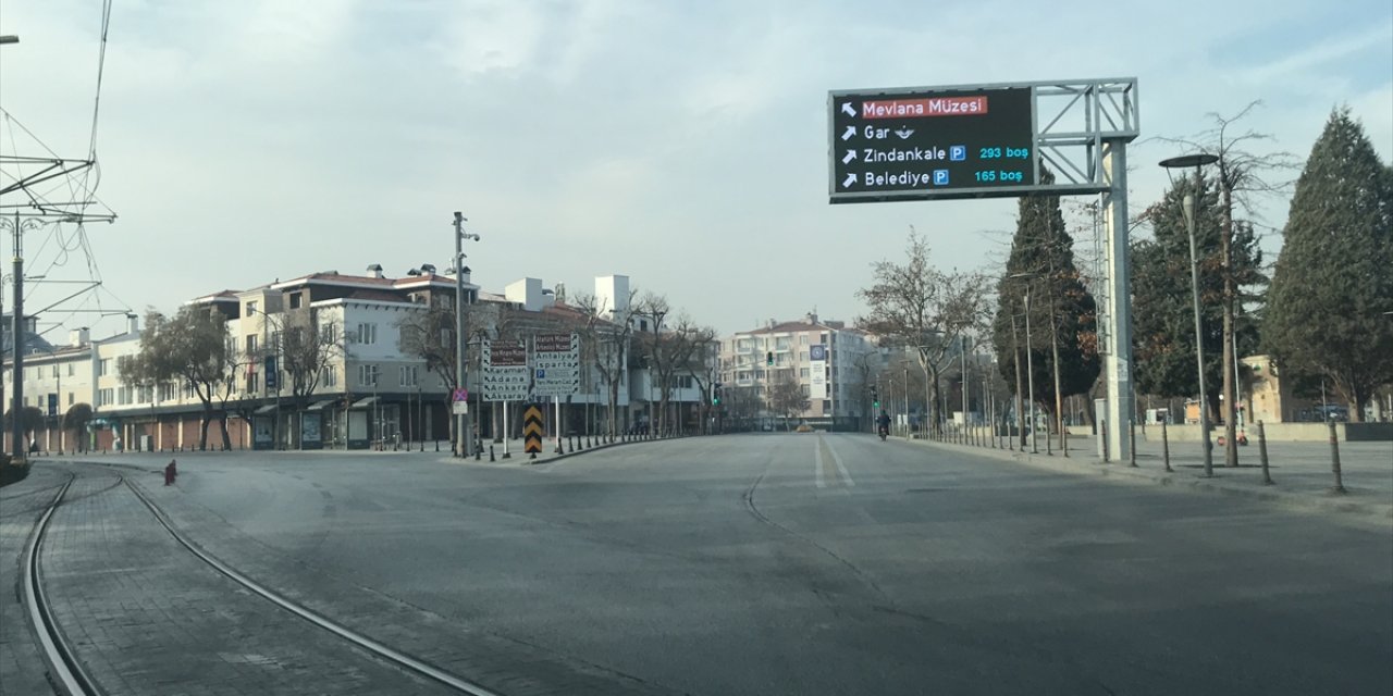Konya'da cadde ve sokaklar boş kaldı