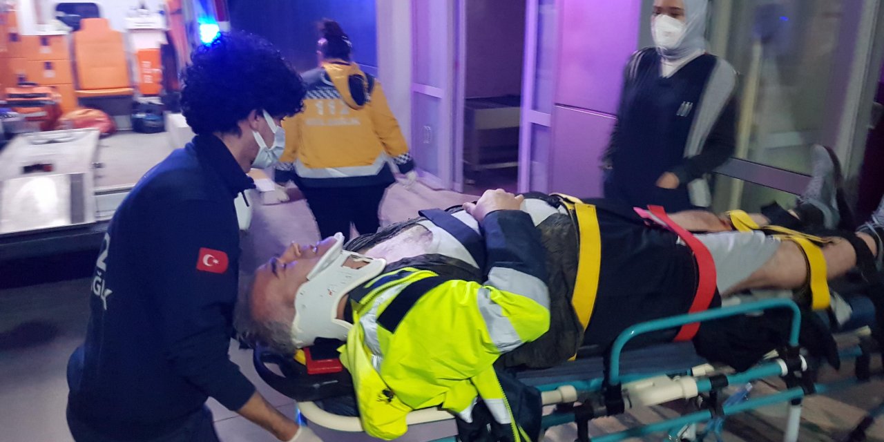 Aracına akaryakıt almaya giderken istinat duvarından düşen yaya yaralandı