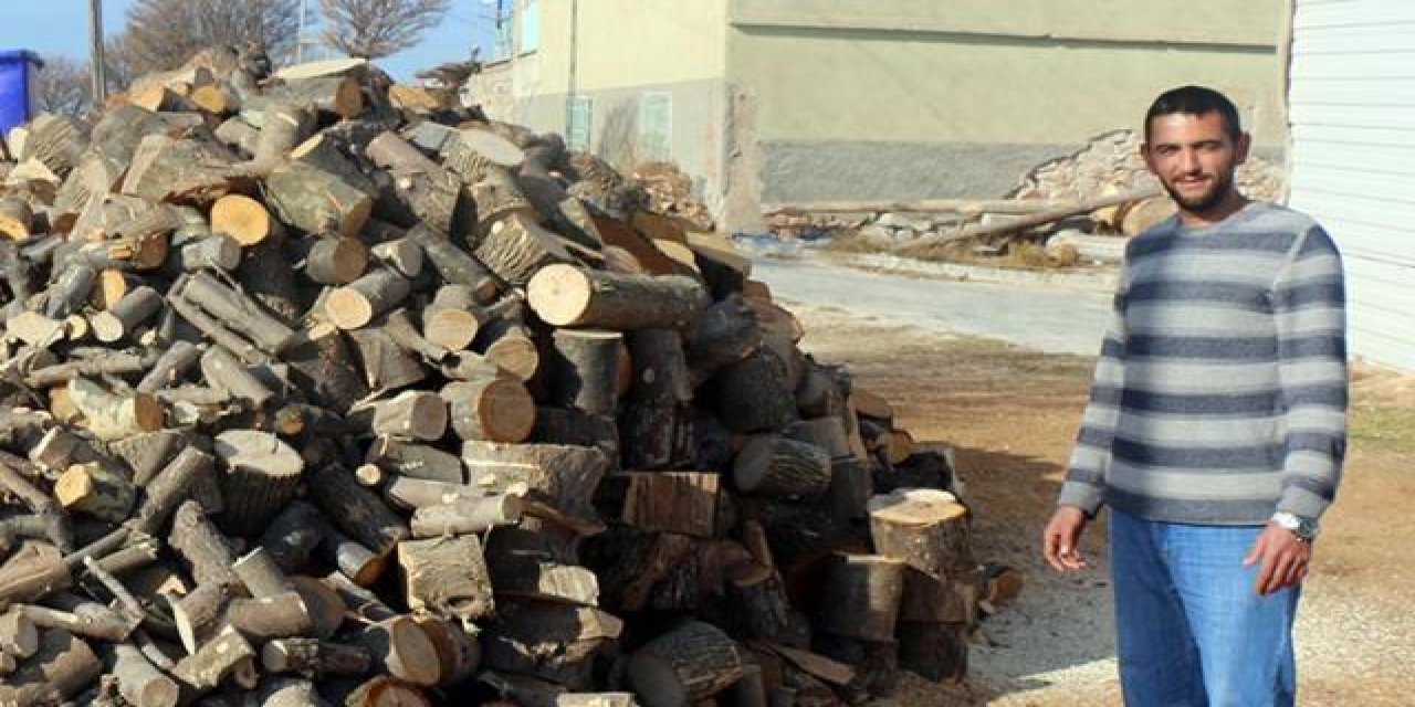 Doğramacının kestiği ağacın içinden çıkan figür, duyguları kabarttı! Telefonları susmuyor