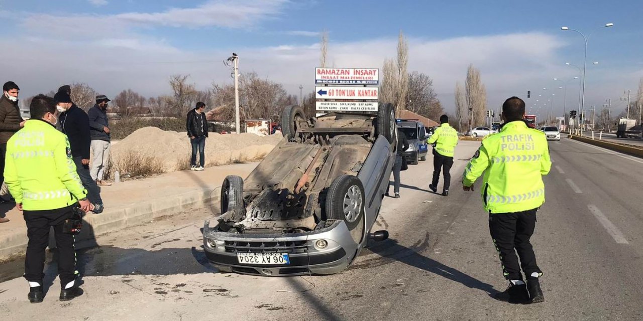 Konya’da iki otomobil çarpıştı, sürücü yaralı kurtuldu