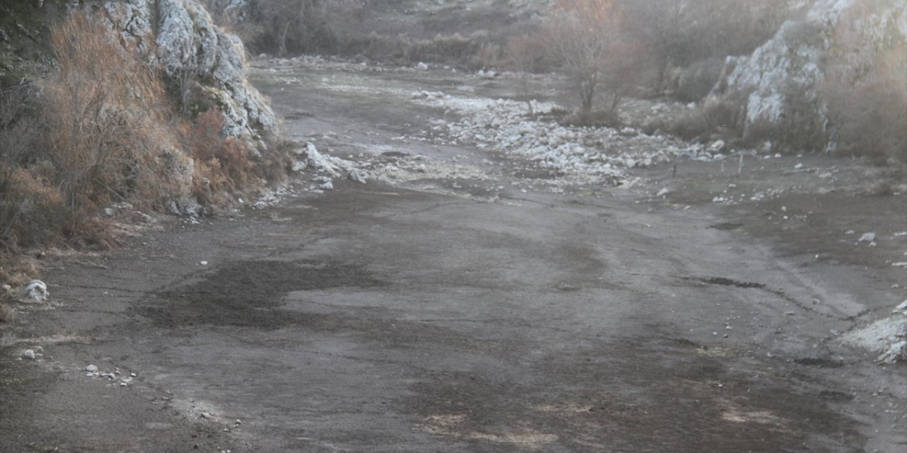 Konya'da kuraklığın boyutları fotoğraf karelerine yansıdı