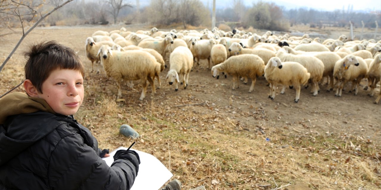 Konyalı "küçük çoban" resim tutkusuyla herkesi kendine hayran bırakıyor