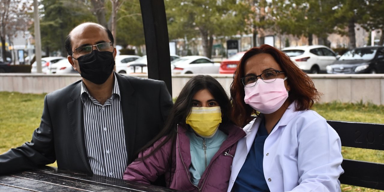 Akademisyen çift,  Kovid-19'a karşı Türkiye'nin ilk mRNA aşısı için Selçuk Üniversitesi'nde ter döküyor