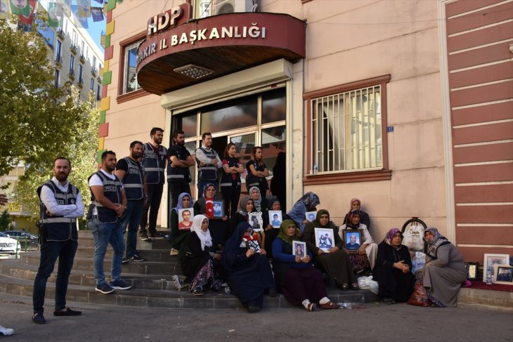 Diyarbakır annelerinin oturma eylemi sürüyor