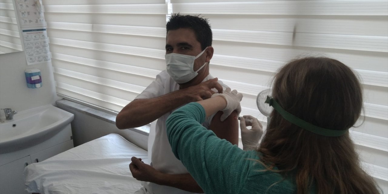 Sağlık Bakanlığı, Kovid-19 aşısının yan etkileri karşısında yapılacakları açıkladı