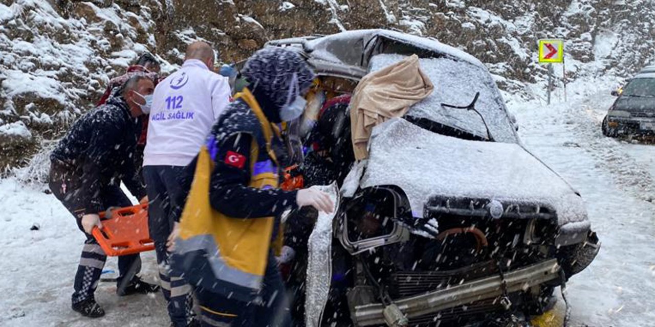 Kar yağışının etkili olduğu Konya yolunda feci kaza: 2 ölü, 3'ü ağır 5 yaralı