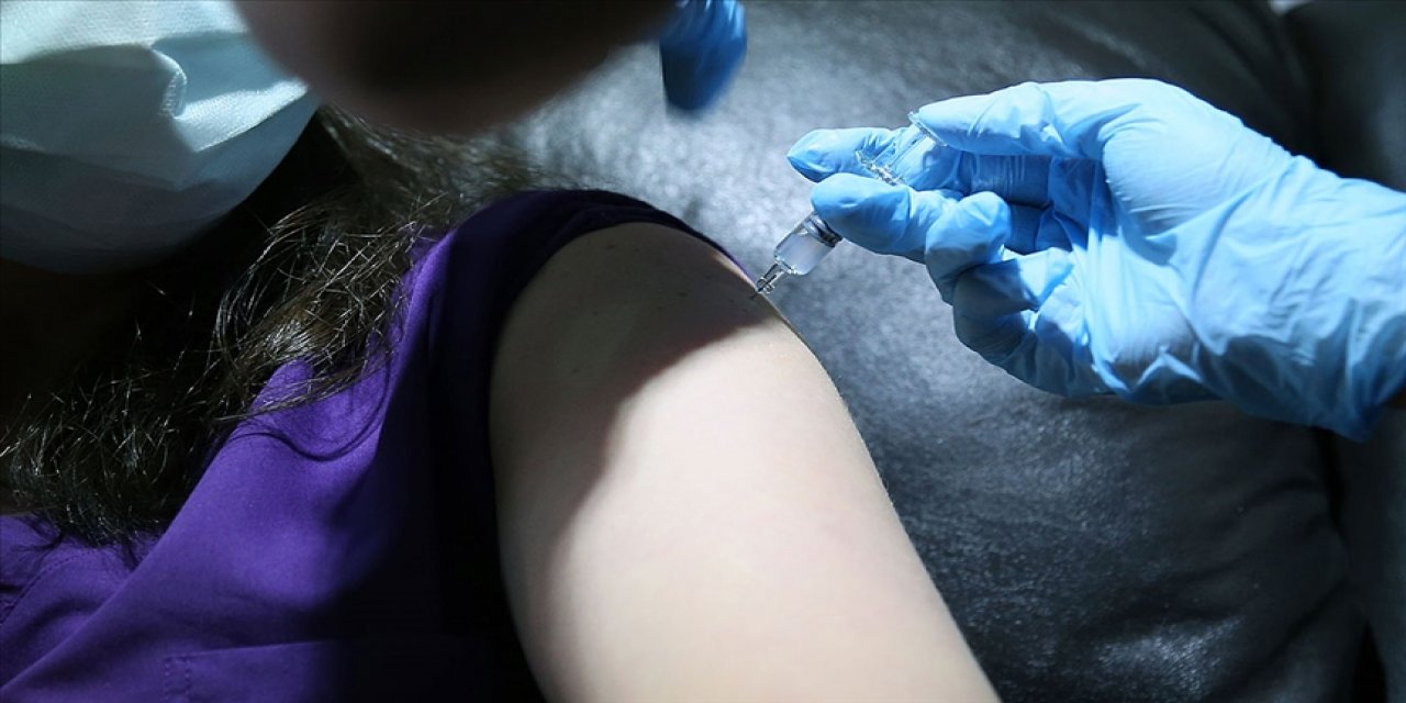 Kovid-19 aşısı yaptıran sağlık çalışanı sayısı 650 bini geçti