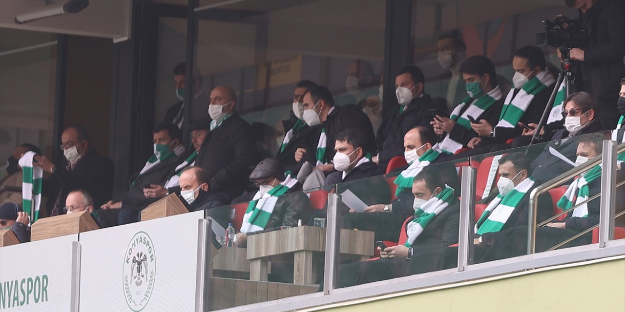 Bakan Kurum Konya'daki maçı her iki kulübün başkanıyla izledi
