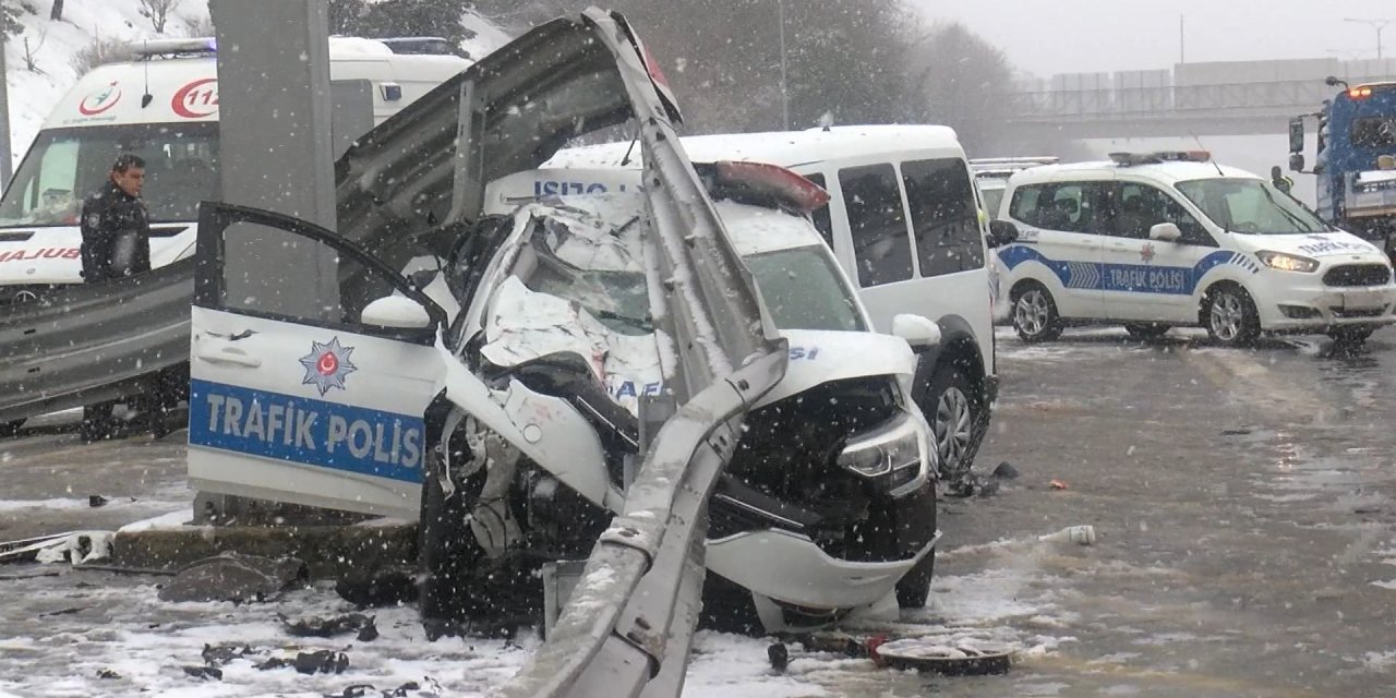 Sivil polislerin kullandığı araba, trafik polisine çarptı: 3 polis yaralı