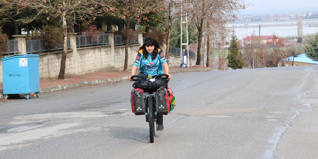 Dünya turuna çıkan Brezilyalı kadın bisikletçi Beyşehir’de