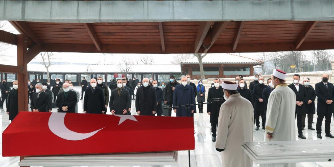 Nur Vergin'e veda! Cumhurbaşkanı Erdoğan'ın da katıldığı törenle Merkezefendi'de toprağa verildi