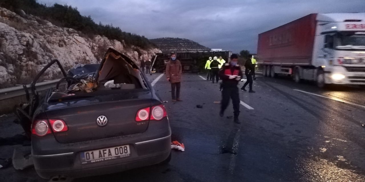 Son Dakika: Pozantı-Ankara yolunda feci kaza: 5 ölü, 2 yaralı