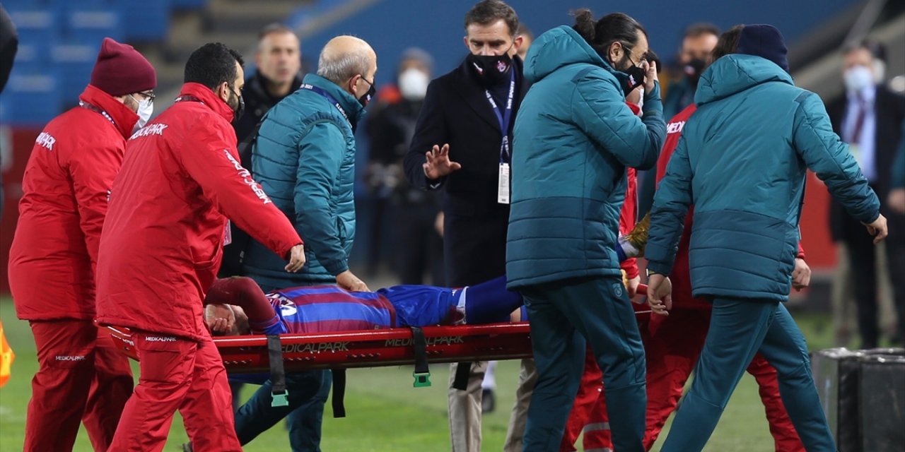 Konyaspor maçında sakatlanarak oyundan çıkan Abdülkadir Ömür'ün ayağında kırık tespit edildi
