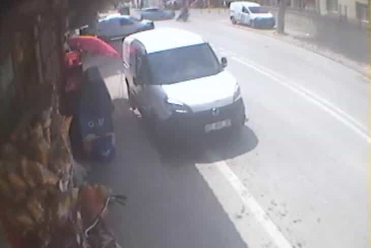 Konya’da otomobilin motosiklete çarpma anı!