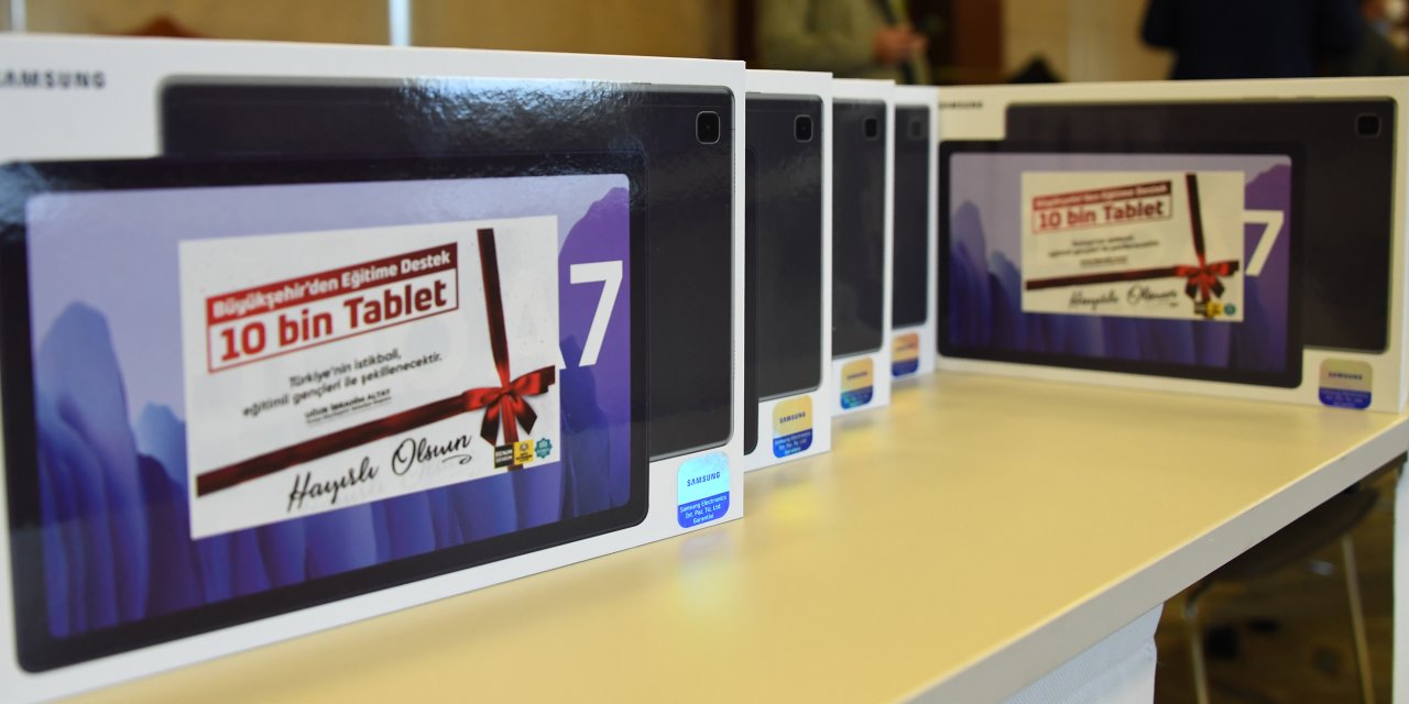 Konya Büyükşehir Belediyesi uzaktan eğitim için 10 bin tablet bilgisayar dağıttı