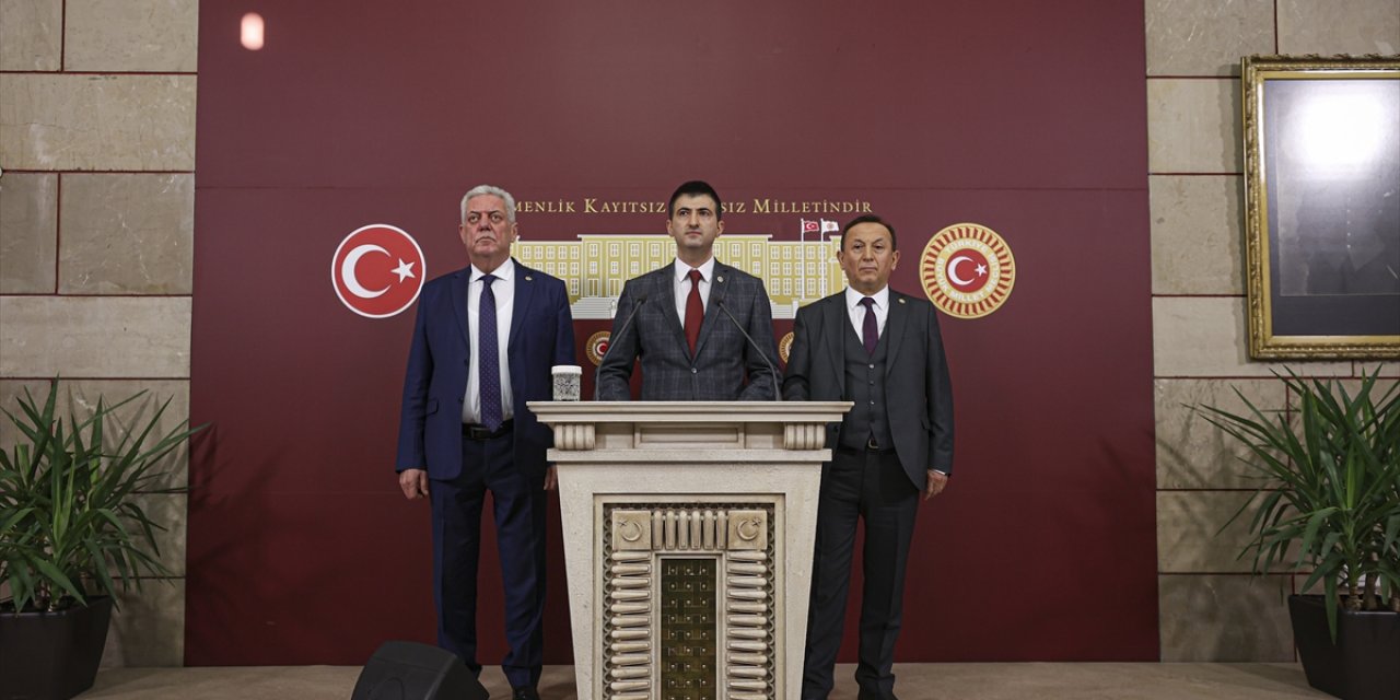 CHP'den istifa eden Karabük Milletvekili Aksoy ve Yalova Milletvekili Özel, CHP'yi eleştirdi