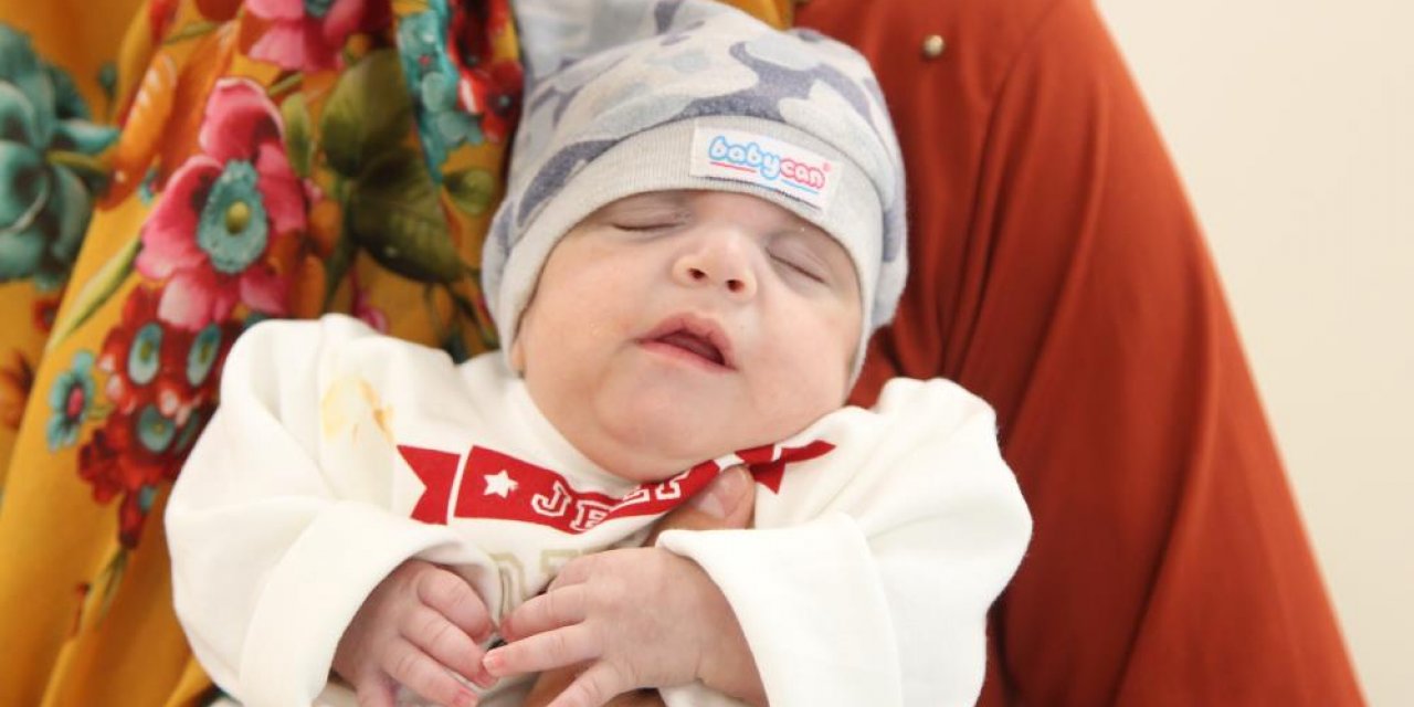 Konya’da 480 gram ağırlığında doğan Ali Umut bebek 167 gün sonra taburcu oldu