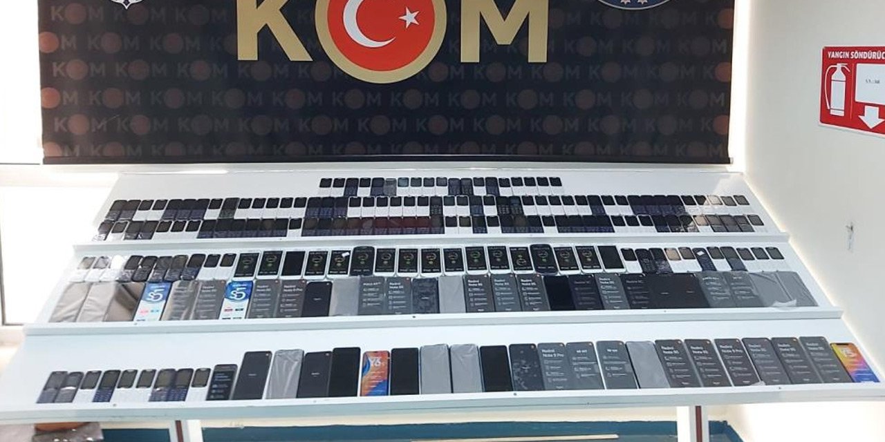 Konya dahi 10 ildeki operasyonda yüzlerce kaçak cep telefonu ele geçirildi