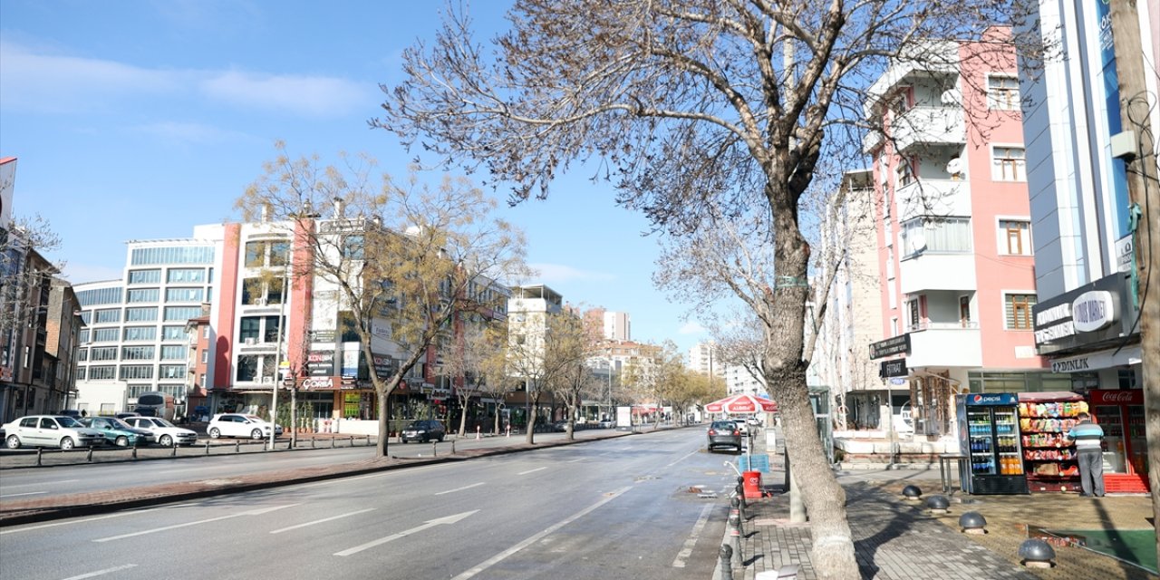 Konya'da cadde ve sokaklar boş kaldı