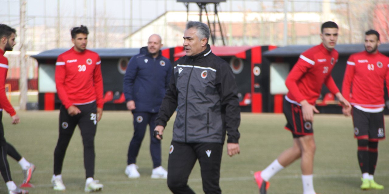 Gençlerbirliği, yeni teknik direktörünün yönetiminde ilk maçına Konya'da çıkacak